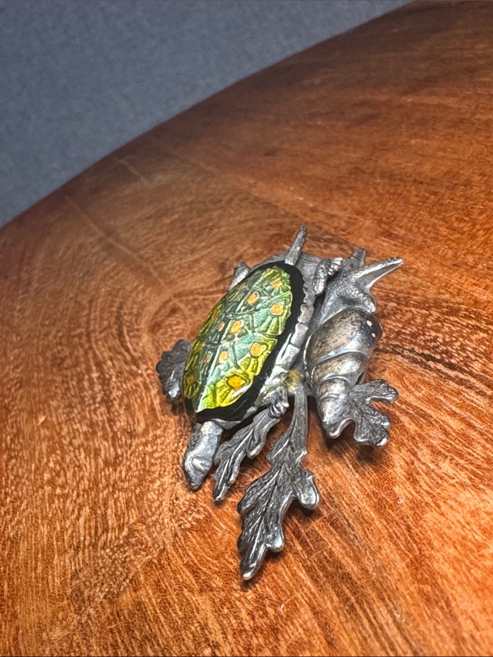 Used Green and Gold Turtle Glass Brooch - Unbranded Women's Jewelry - Picture 2 of 6